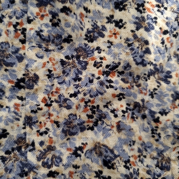 ABERCROMBIE BLUE FLORAL CROP TOP - Picture 3 of 3